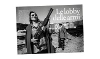 La doppia pagina di apertura del dossier "La lobby delle armi"