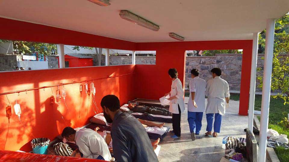 Lo staff dell'ospedale di EMERGENCY a Kabul, Afghanistan, pronto a gestire la mass casualty