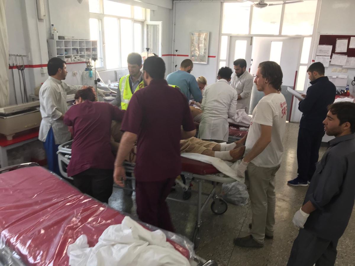 Le vittime degli attacchi durante le elezioni in Afghanistan curate nell'ospedale di EMERGENCY a Kabul